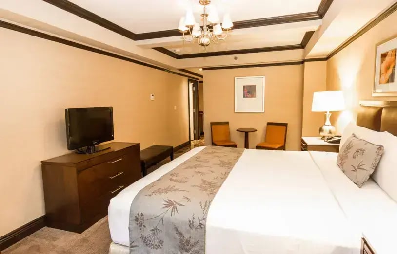 Deluxe king room